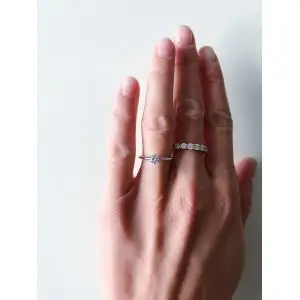 白金圆形钻石 6 爪订婚戒指 - 照片 4